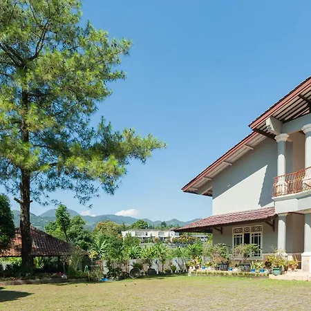 Urbanview Hotel Syariah Villa SM Cisarua Puncak by RedDoorz-3