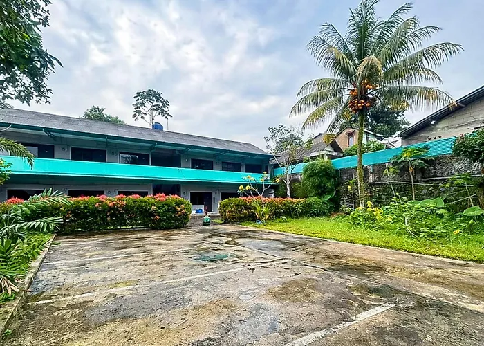 Garden View Near Batu Tulis Redpartner Hotel Bogor