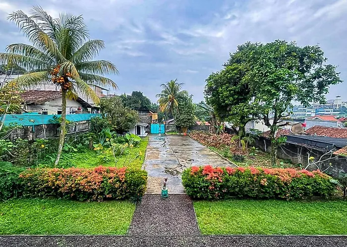 Garden View Near Batu Tulis Redpartner Hotel Bogor